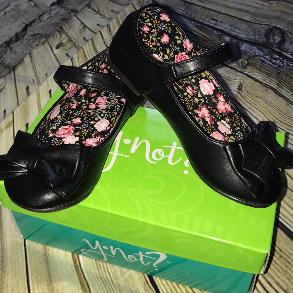 Black dress shoes